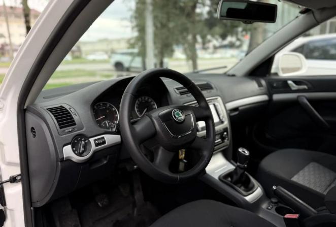 Skoda Octavia II (A5) Рестайлинг с пробегом 2012 года, цена 990 000 рублей, 123600 км, лифтбек, Автокод Объявления