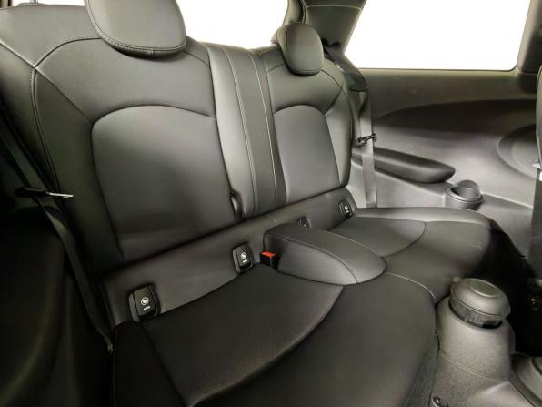 Mini Hatch III (F55/F56) Рестайлинг с пробегом 2020 года, цена 2 399 000 рублей, 45006 км, хэтчбек, Автокод Объявления