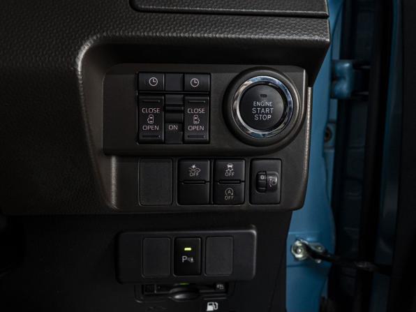 Toyota Roomy I Рестайлинг с пробегом 2021 года, цена 1 265 000 рублей, 69650 км, микровэн, Автокод Объявления
