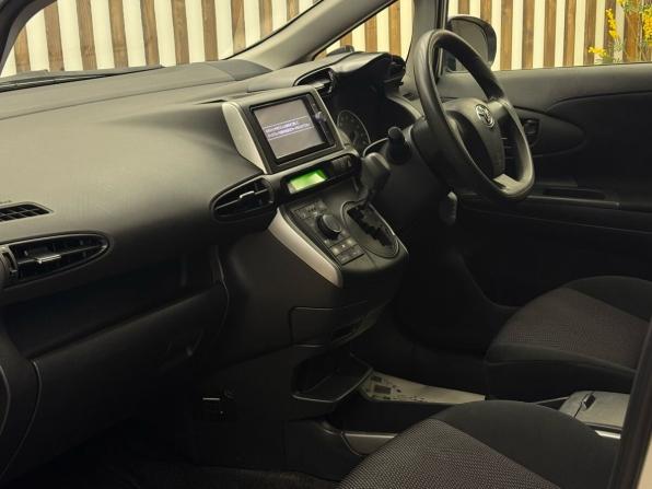 Toyota Wish II Рестайлинг с пробегом 2013 года, цена 1 668 000 рублей, 97400 км, минивэн, Автокод Объявления