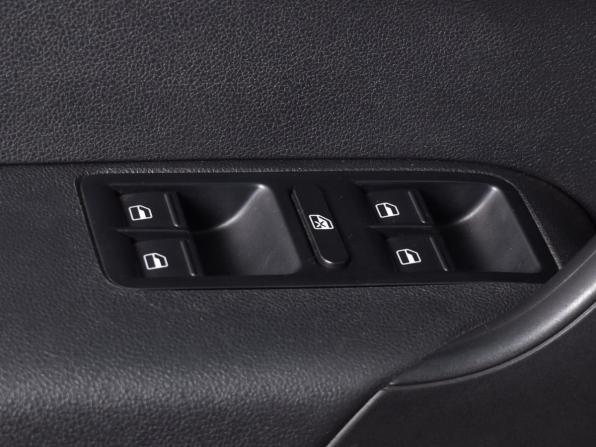 Volkswagen Polo V Рестайлинг с пробегом 2018 года, цена 1 299 995 рублей, 54183 км, седан, Автокод Объявления