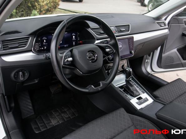 Skoda Superb III Рестайлинг с пробегом 2021 года, цена 2 858 100 рублей, 58742 км, лифтбек, Автокод Объявления