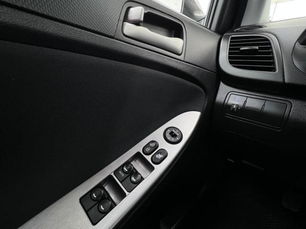 Hyundai Solaris I Рестайлинг с пробегом 2015 года, цена 995 000 рублей, 97234 км, хэтчбек, Автокод Объявления
