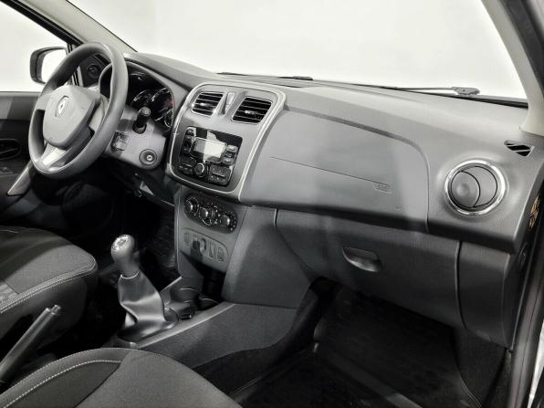 Renault Logan II с пробегом 2017 года, цена 750 000 рублей, 112344 км, седан, Автокод Объявления
