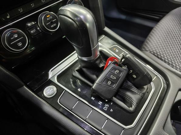 Volkswagen Passat B8 с пробегом 2017 года, цена 1 848 000 рублей, 160438 км, седан, Автокод Объявления