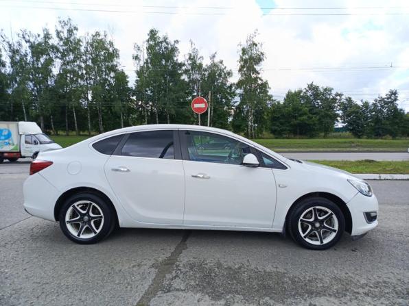 Opel Astra J Рестайлинг с пробегом 2012 года, цена 426 000 рублей, 401667 км, седан, Автокод Объявления