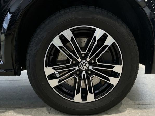 Volkswagen Multivan T5 Рестайлинг с пробегом 2012 года, цена 1 717 000 рублей, 421549 км, минивэн, Автокод Объявления