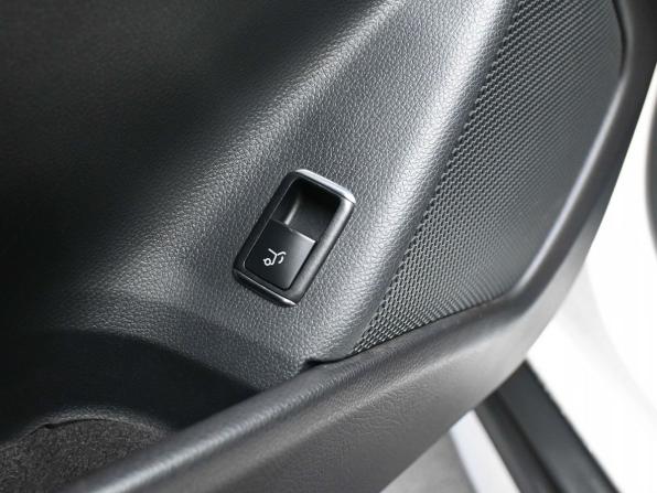 Mercedes-Benz GLA I (X156) Рестайлинг с пробегом 2019 года, цена 2 299 900 рублей, 124962 км, внедорожник, Автокод Объявления