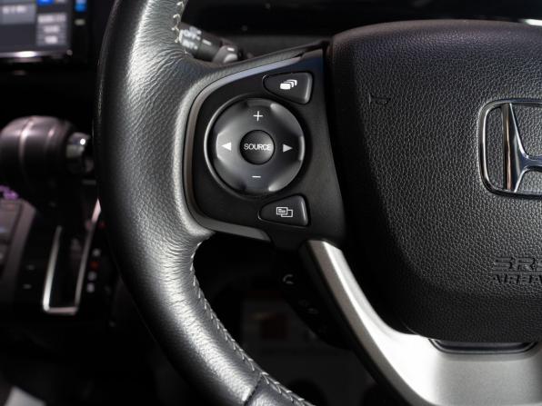 Honda Stepwgn V Рестайлинг с пробегом 2019 года, цена 2 580 000 рублей, 20500 км, минивэн, Автокод Объявления