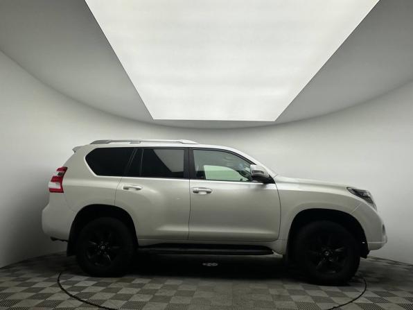 Toyota Land Cruiser Prado 150 Series Рестайлинг 1 с пробегом 2013 года, цена 3 179 000 рублей, 130000 км, внедорожник, Автокод Объявления
