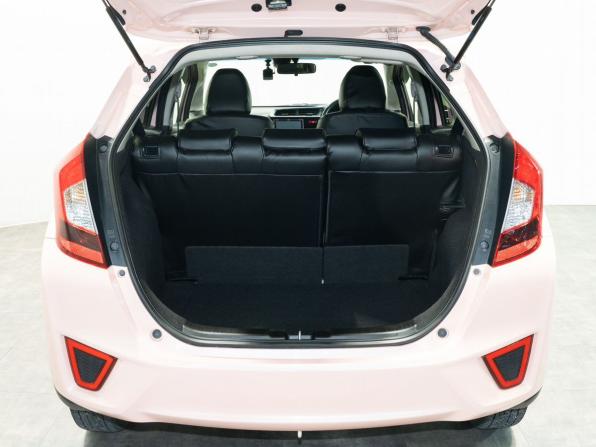 Honda Fit III с пробегом 2016 года, цена 1 090 000 рублей, 42700 км, хэтчбек, Автокод Объявления