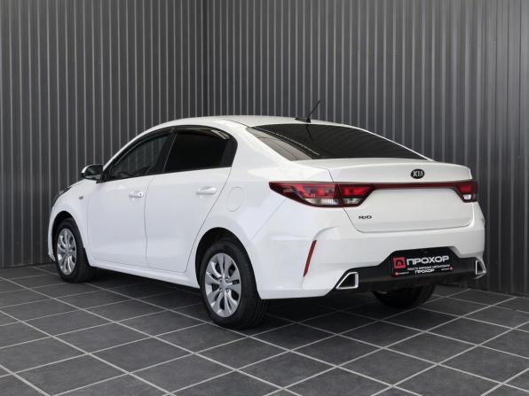 Kia Rio IV Рестайлинг с пробегом 2020 года, цена 1 367 000 рублей, 60997 км, седан, Автокод Объявления