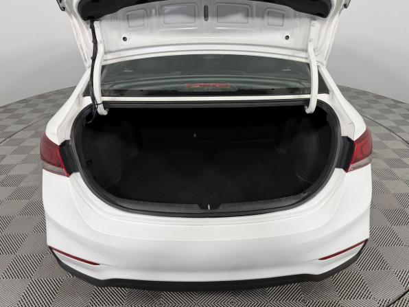 Hyundai Solaris II с пробегом 2017 года, цена 890 000 рублей, 177000 км, седан, Автокод Объявления