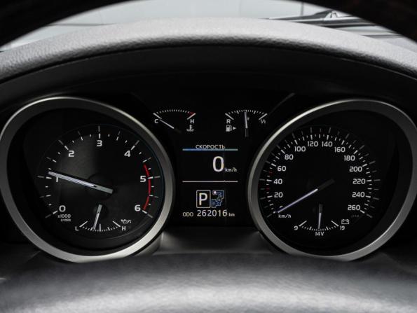 Toyota Land Cruiser 200 Series Рестайлинг 1 с пробегом 2012 года, цена 3 450 000 рублей, 262016 км, внедорожник, Автокод Объявления