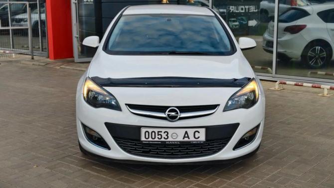 Opel Astra J Рестайлинг с пробегом 2013 года, цена 799 900 рублей, 136988 км, хэтчбек, Автокод Объявления