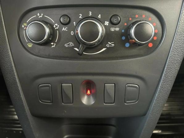 Renault Logan II с пробегом 2015 года, цена 657 200 рублей, 127346 км, седан, Автокод Объявления