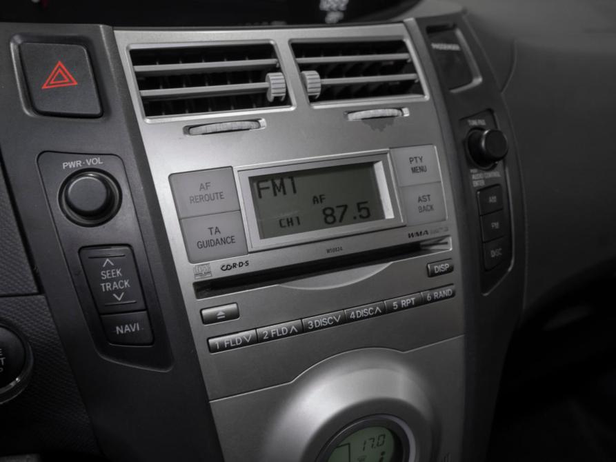 Toyota Yaris II Москва  - изображение 16