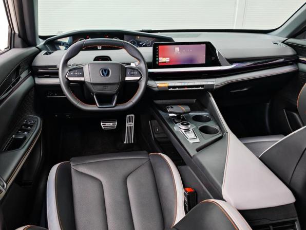 Changan UNI-V I с пробегом 2024 года, цена 2 445 000 рублей, 23622 км, лифтбек, Автокод Объявления