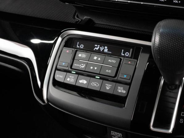 Honda Stepwgn V с пробегом 2017 года, цена 2 359 000 рублей, 77281 км, минивэн, Автокод Объявления