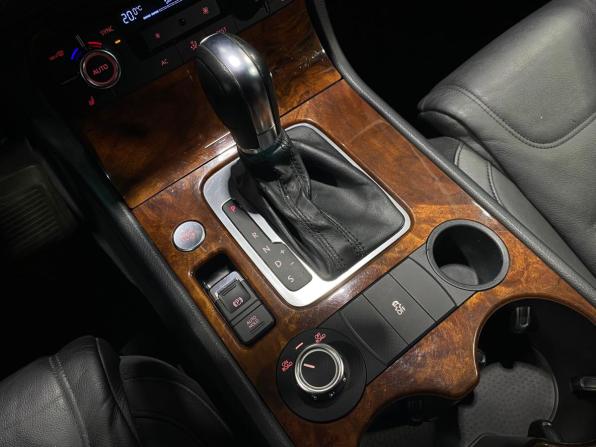 Volkswagen Touareg II с пробегом 2012 года, цена 1 850 000 рублей, 258524 км, внедорожник, Автокод Объявления
