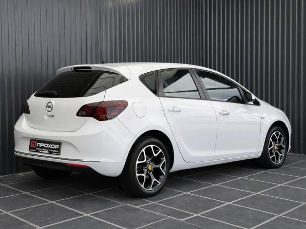 Opel Astra J с пробегом 2012 года, цена 687 000 рублей, 220877 км, хэтчбек, Автокод Объявления