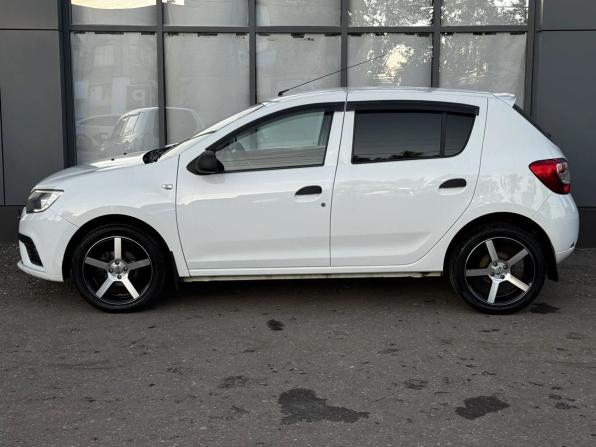 Renault Sandero II Рестайлинг с пробегом 2020 года, цена 985 000 рублей, 50042 км, хэтчбек, Автокод Объявления