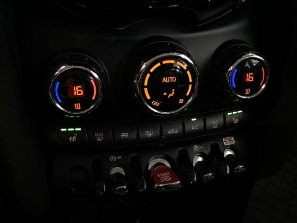 Mini Hatch III (F55/F56) Рестайлинг с пробегом 2019 года, цена 2 650 000 рублей, 15057 км, хэтчбек, Автокод Объявления