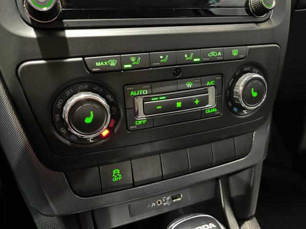 Skoda Yeti I Рестайлинг с пробегом 2017 года, цена 1 290 000 рублей, 111219 км, внедорожник, Автокод Объявления