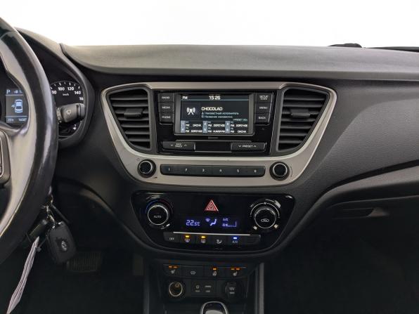 Hyundai Solaris II с пробегом 2017 года, цена 1 200 000 рублей, 163268 км, седан, Автокод Объявления