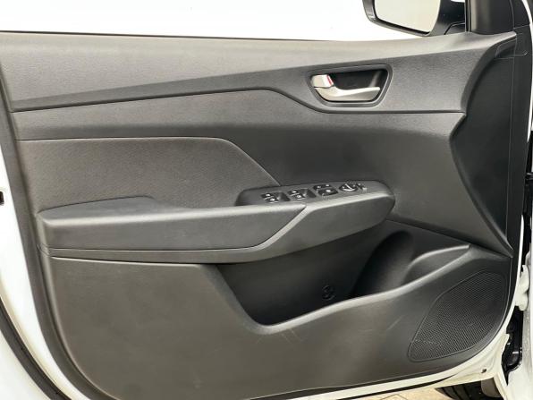 Hyundai Solaris II с пробегом 2017 года, цена 1 350 500 рублей, 121000 км, седан, Автокод Объявления