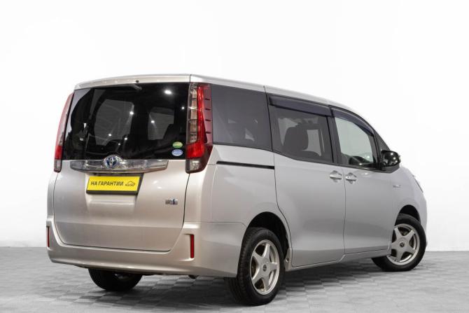 Toyota Noah III (R80) с пробегом 2015 года, цена 1 899 000 рублей, 126000 км, минивэн, Автокод Объявления
