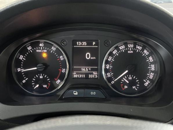 Skoda Rapid I с пробегом 2015 года, цена 855 000 рублей, 301309 км, лифтбек, Автокод Объявления