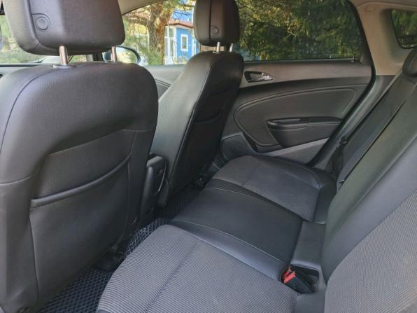 Opel Astra J Рестайлинг с пробегом 2012 года, цена 700 000 рублей, 207000 км, седан, Автокод Объявления