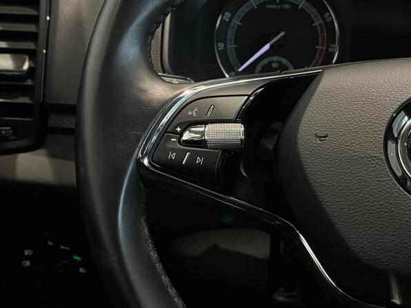 Skoda Karoq I с пробегом 2021 года, цена 2 740 000 рублей, 36487 км, внедорожник, Автокод Объявления