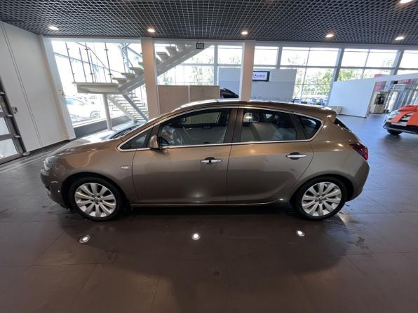 Opel Astra J Рестайлинг с пробегом 2013 года, цена 870 000 рублей, 98605 км, хэтчбек, Автокод Объявления