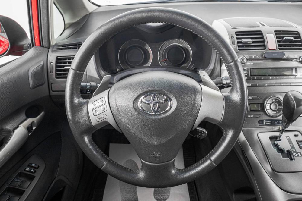 Toyota Auris I Барнаул  - изображение 27