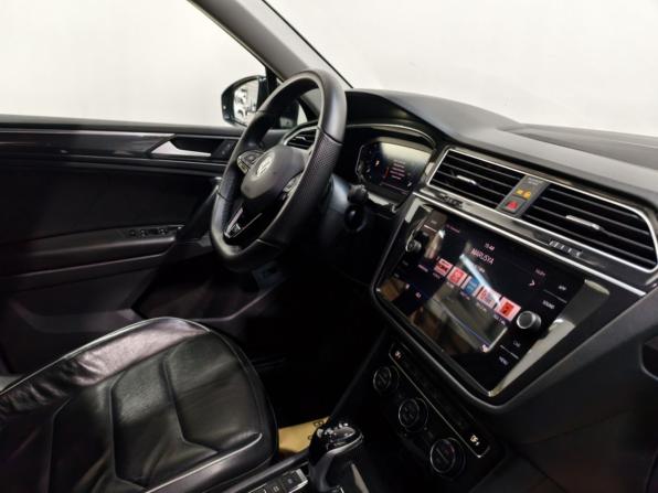 Volkswagen Tiguan II с пробегом 2019 года, цена 3 095 000 рублей, 159283 км, внедорожник, Автокод Объявления