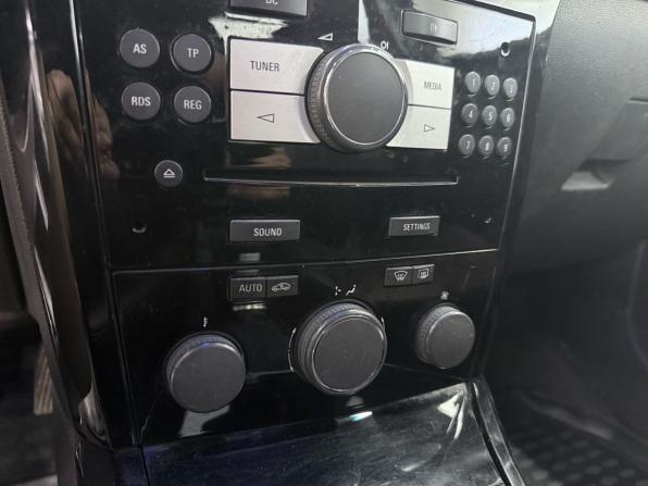 Opel Astra H Рестайлинг с пробегом 2012 года, цена 679 000 рублей, 232099 км, седан, Автокод Объявления