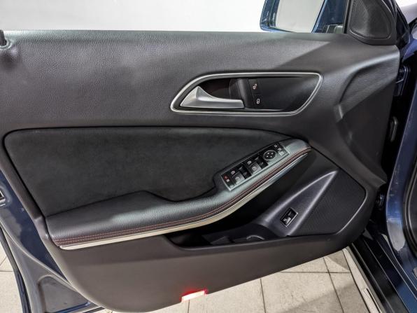 Mercedes-Benz GLA I (X156) Рестайлинг с пробегом 2019 года, цена 2 605 000 рублей, 49821 км, внедорожник, Автокод Объявления