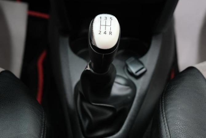 Renault Logan II Рестайлинг с пробегом 2021 года, цена 749 000 рублей, 268000 км, седан, Автокод Объявления