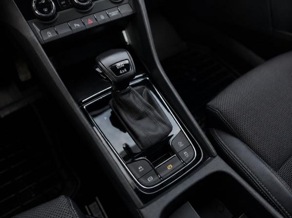 Skoda Karoq I с пробегом 2020 года, цена 2 355 000 рублей, 49917 км, внедорожник, Автокод Объявления