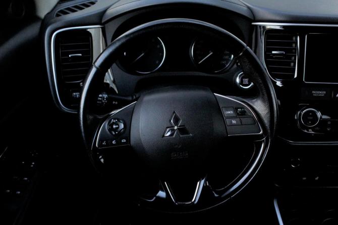Mitsubishi Outlander III Рестайлинг 3 с пробегом 2018 года, цена 1 990 000 рублей, 159032 км, внедорожник, Автокод Объявления
