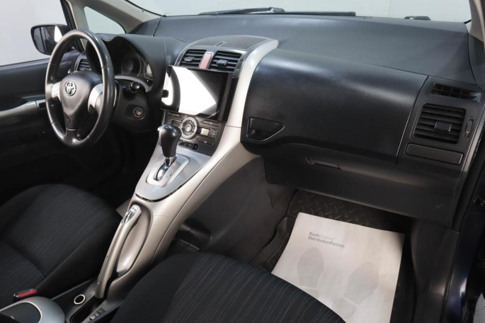 Toyota Auris I Челябинск  - изображение 9