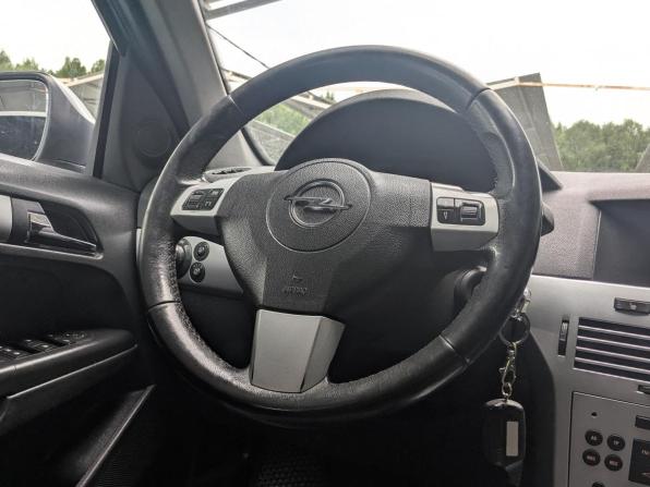Opel Astra H Рестайлинг с пробегом 2011 года, цена 579 900 рублей, 261000 км, хэтчбек, Автокод Объявления