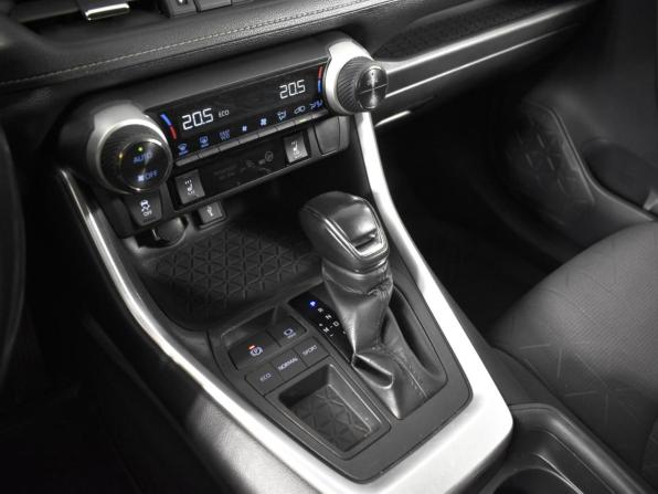 Toyota RAV4 V (XA50) с пробегом 2021 года, цена 2 723 100 рублей, 124741 км, внедорожник, Автокод Объявления