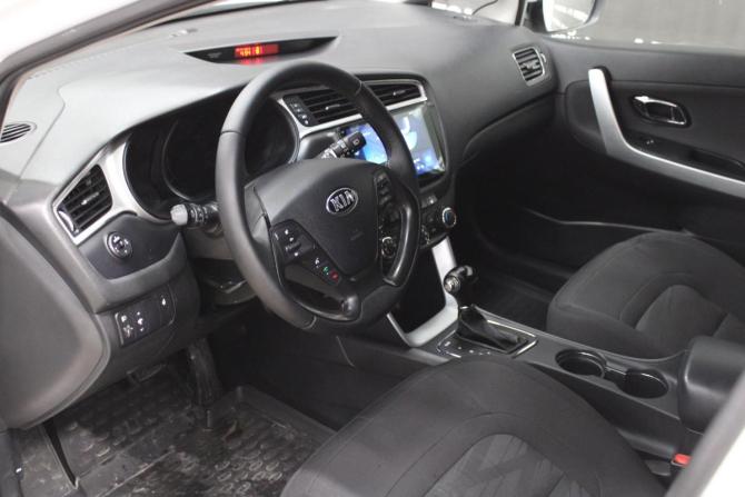 Kia Ceed II Рестайлинг с пробегом 2015 года, цена 1 048 000 рублей, 176000 км, универсал, Автокод Объявления