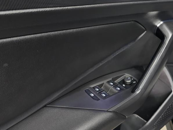 Volkswagen Jetta VII с пробегом 2019 года, цена 2 450 000 рублей, 133400 км, седан, Автокод Объявления