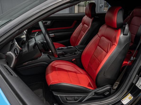 Ford Mustang VI Рестайлинг с пробегом 2022 года, цена 4 100 000 рублей, 32467 км, кабриолет, Автокод Объявления
