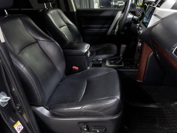 Toyota Land Cruiser Prado 150 Series Рестайлинг 2 с пробегом 2017 года, цена 4 350 000 рублей, 148760 км, внедорожник, Автокод Объявления