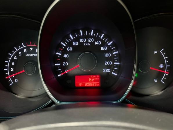 Kia Rio III Рестайлинг с пробегом 2015 года, цена 950 000 рублей, 209587 км, седан, Автокод Объявления